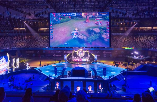 硬态度背后 硬态度背后