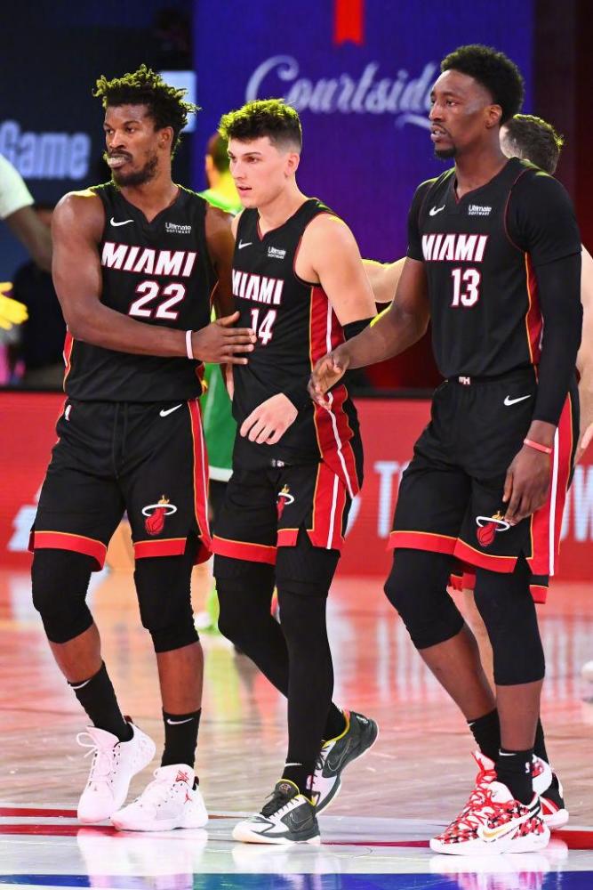 队树立了学 队树立了学