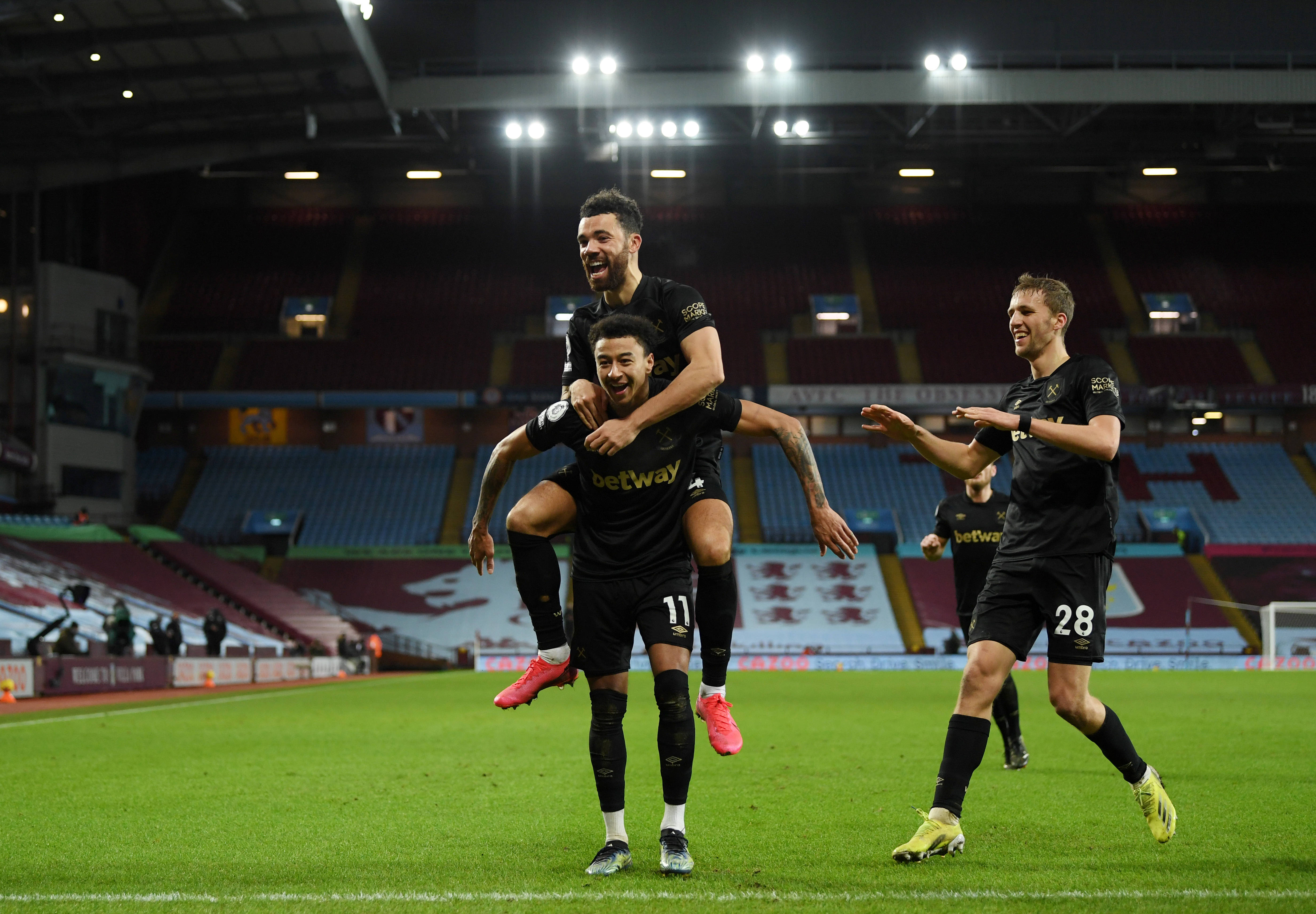 与许多年轻 与许多年轻