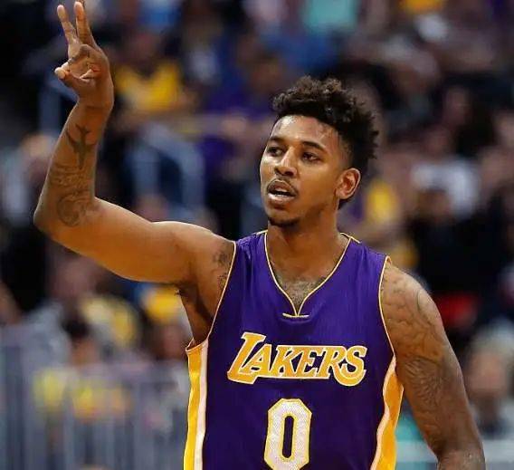 围绕河道视 围绕河道视